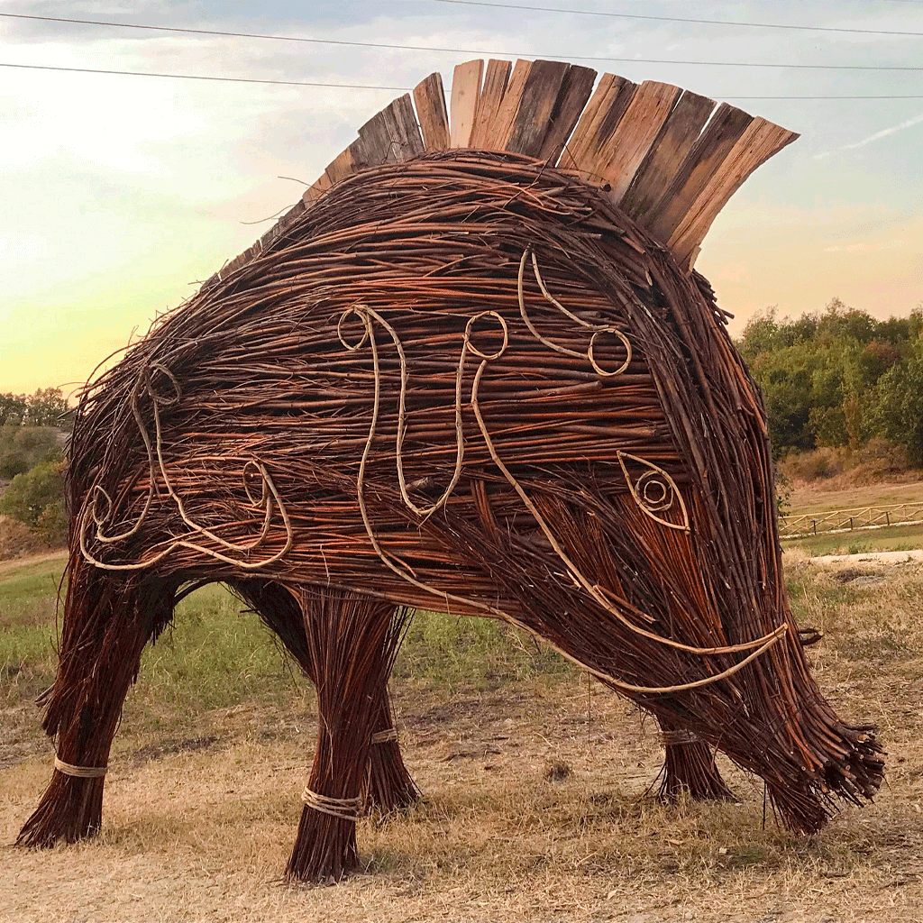 scultura in legno ‘Cinghiale Celtico’ di Bologna Montana Art Trail a Monterenzio