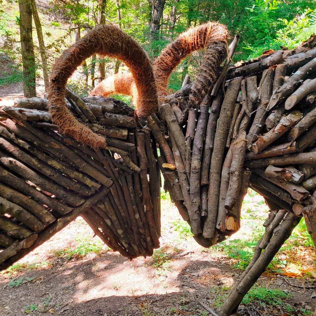 scultura in legno ‘Mufloni’ di Bologna Montana Art Trail a S. Benedetto Val di Sambro